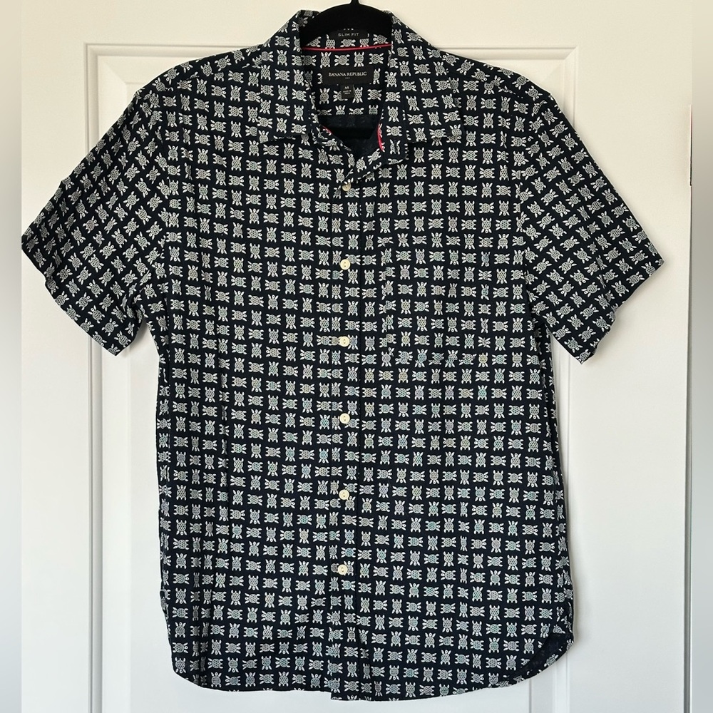 Banana Republic Men's Slim Indigo Short Sleeve Button Shirt- Turtle Design